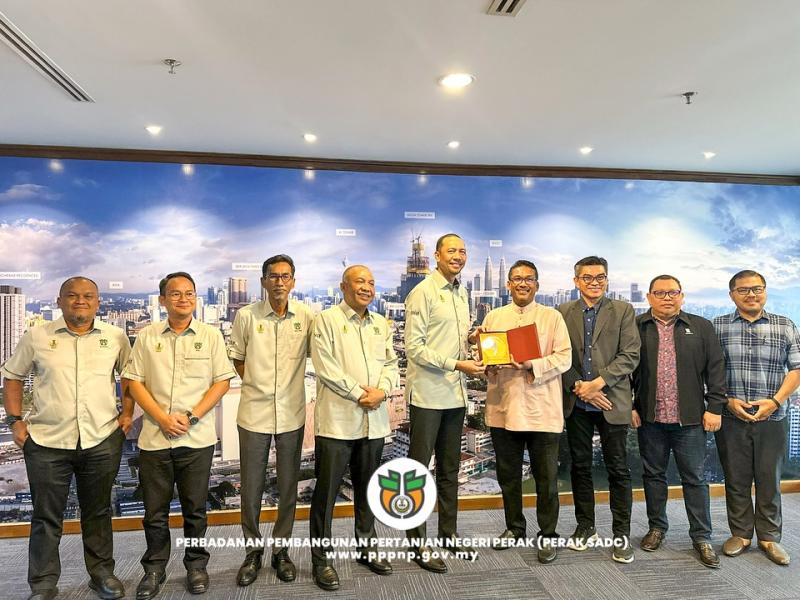 KUNJUNGAN HORMAT PERAK SADC KE BOUSTEAD PLANTATIONS BERHAD