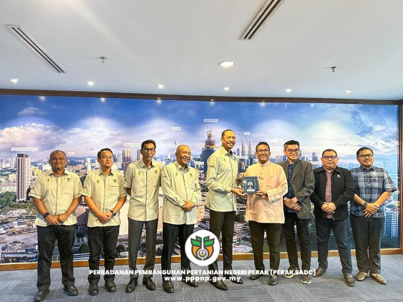 KUNJUNGAN HORMAT PERAK SADC KE BOUSTEAD PLANTATIONS BERHAD