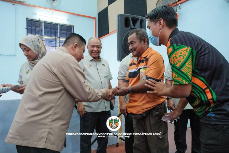 DAERAH PERAK TENGAH (LAMBOR) PENUTUP SUMBANGAN AGIHAN LADANG RAKYAT